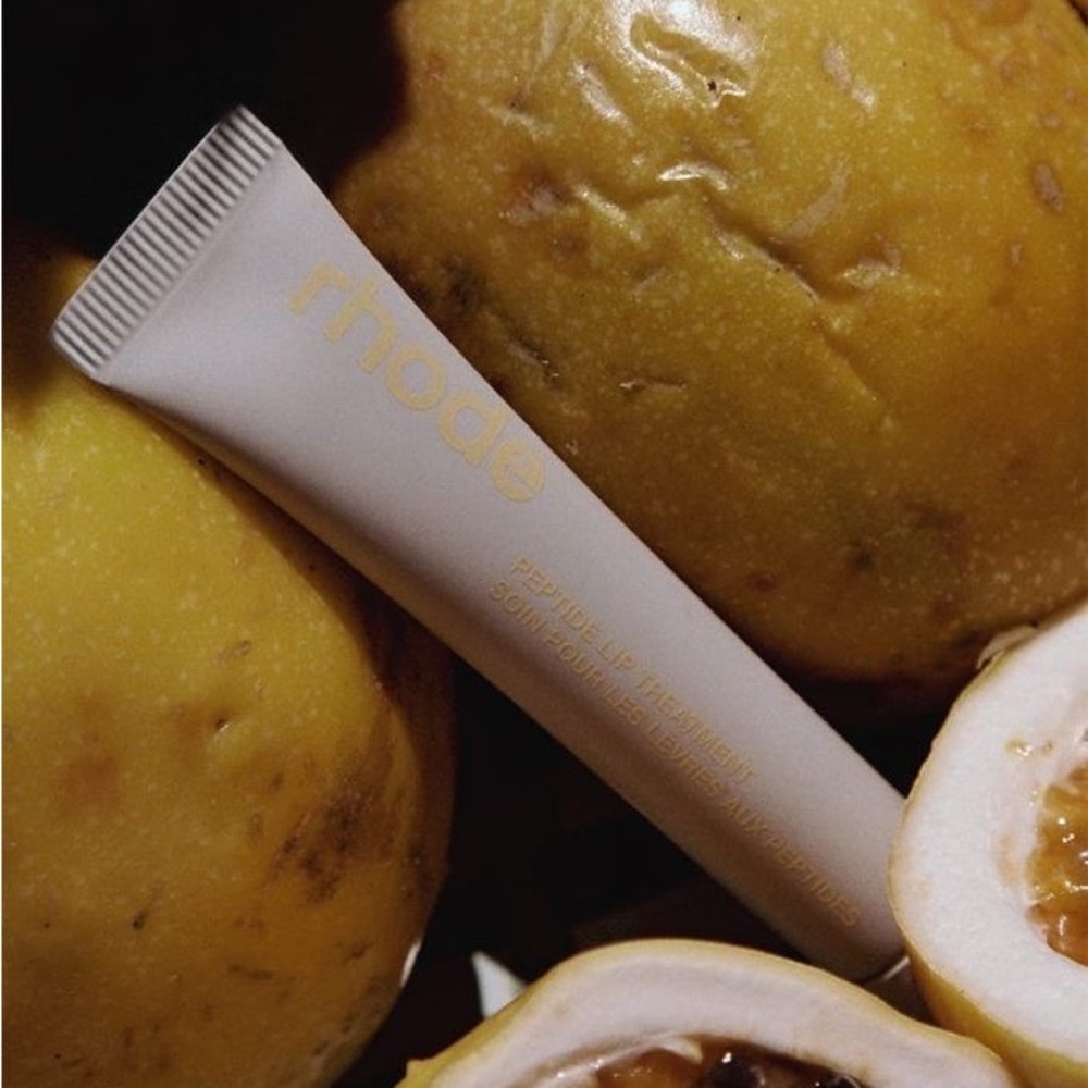 Rhode peptide lip treatment in passionfruit jelly